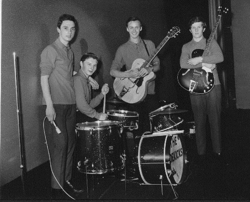 The Sidekicks со своими инструментами
