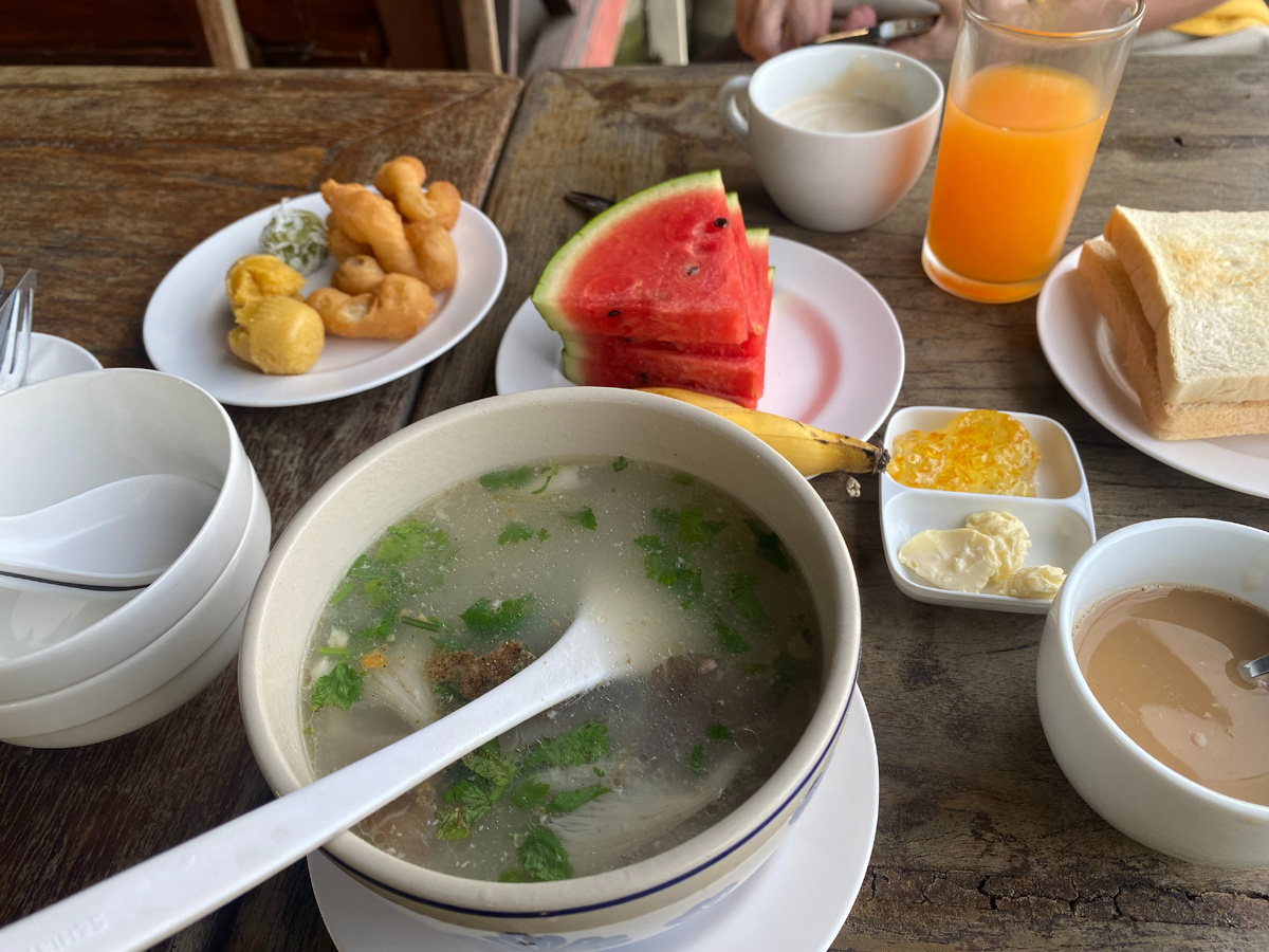 Суп с грибами, вкусняшки, омлет, арбузы и бананы