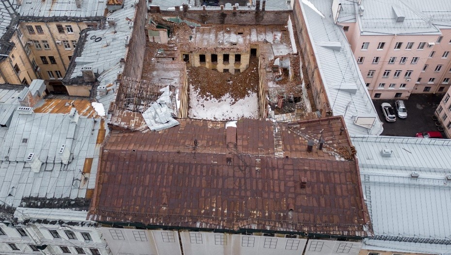    Демонтажные работы на территории памятника архитектуры Дом Салтыковой (Большая Морская ул., 51). Автор фото: t.me/sos_spb_snos