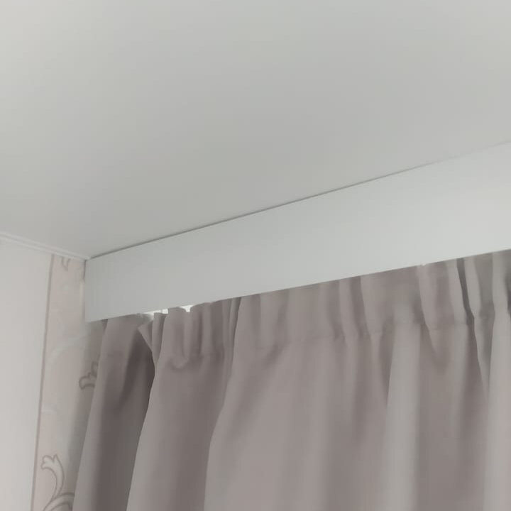 Неправильно установлена закладная, из-за которой появился зазор