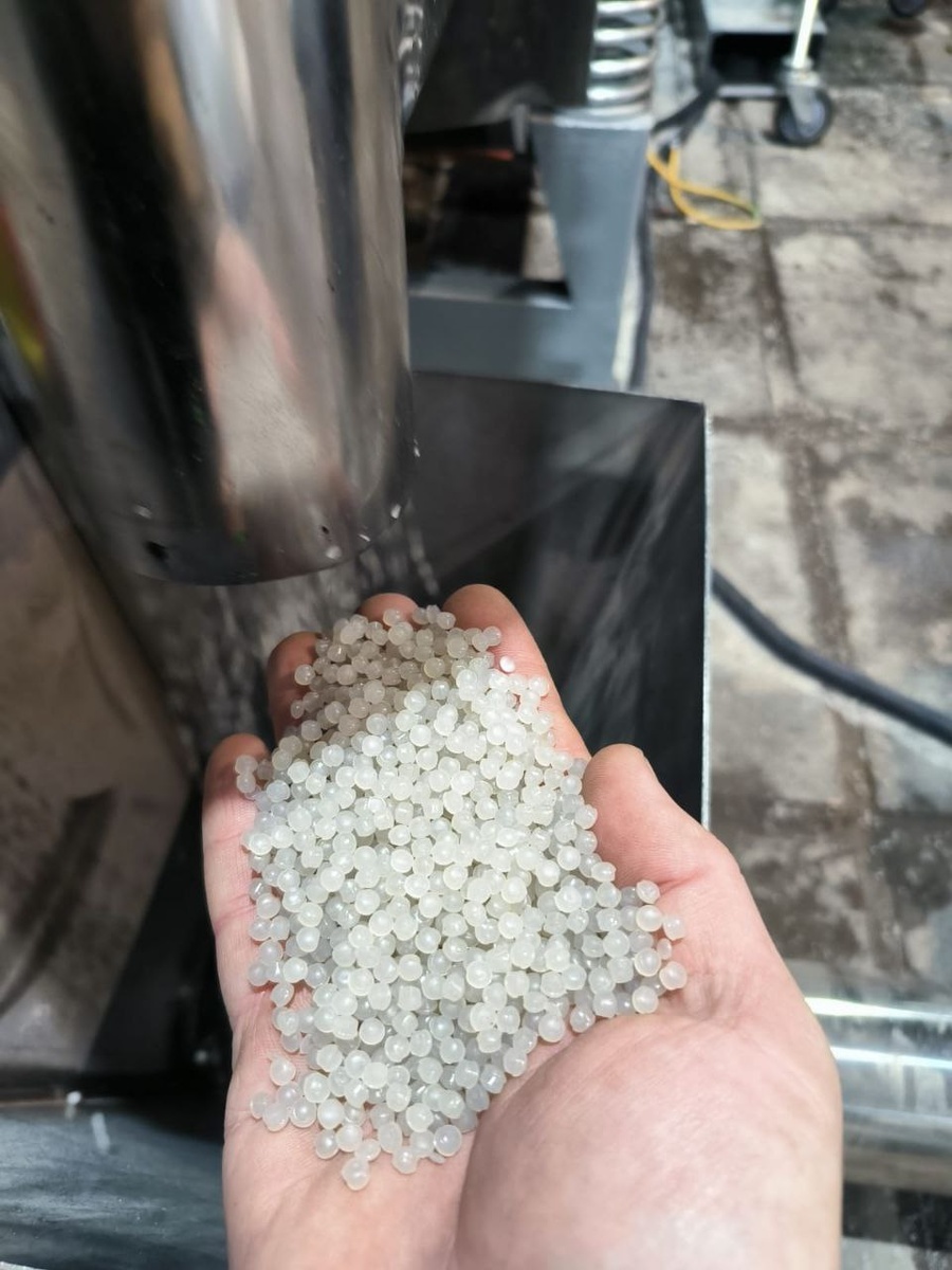 Гранулы ЛПЭНП из переработанной стретч-плёнки