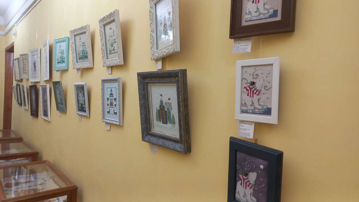 Выставка вышитых картин : "Рождество Норы Корбетт" Фото автора