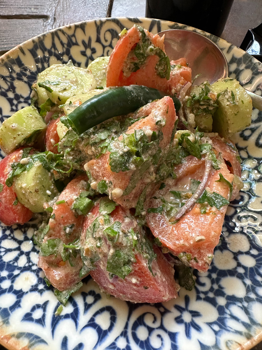 Салат из овощей с грецкими орехами