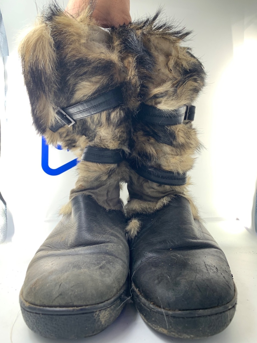 Собаки пожевали. А обувь дорога как память. Со слов клиента.