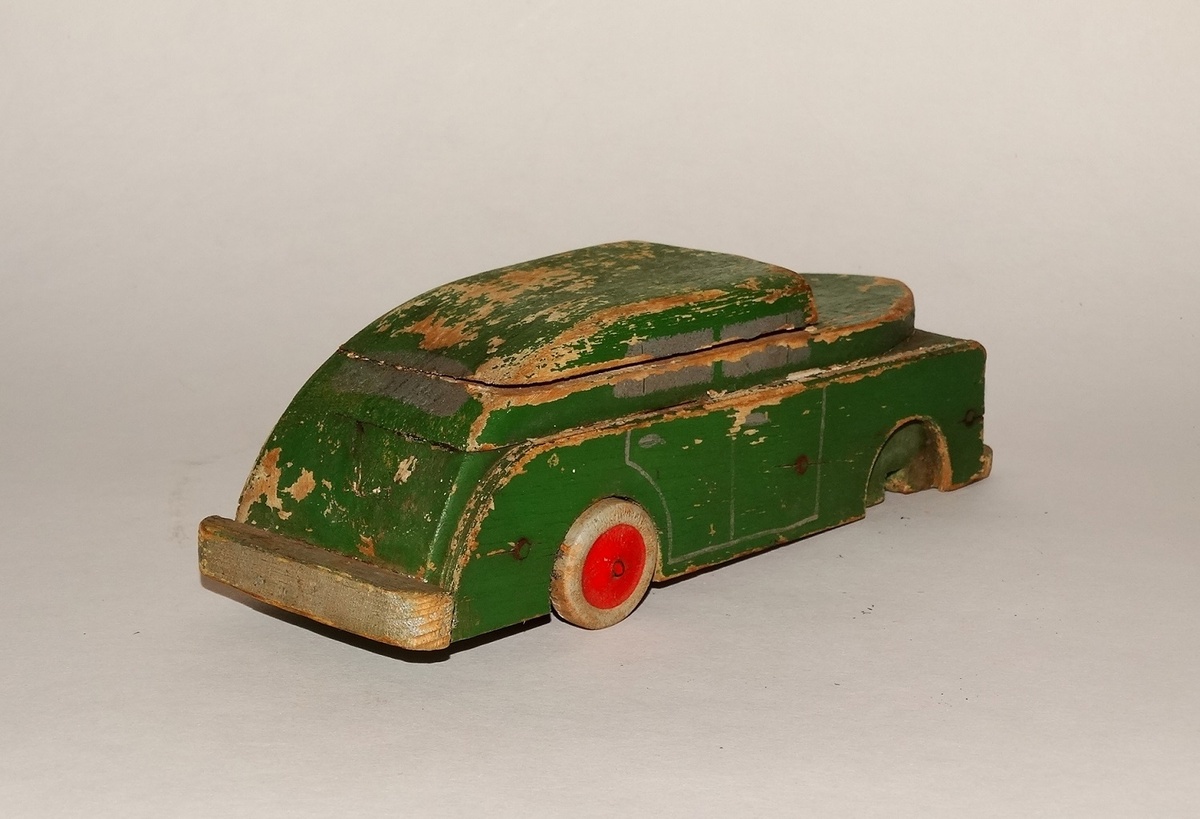 Деревянная игрушка, автомобиль ГАЗ М-20 «Победа». Фото автора.