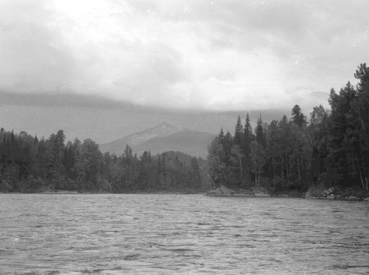 20.08.84, река Казыр. Впереди порог Базыбай.