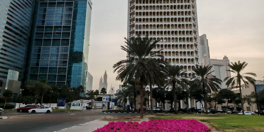 Всемирный торговый центр Дубая - первый небоскреб в Дубае