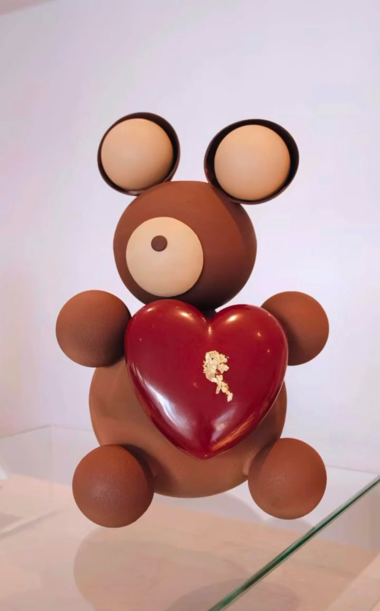 Московский ресторан представил шоколадного мишку за 100 тысяч рублей ко Дню святого Валентина  