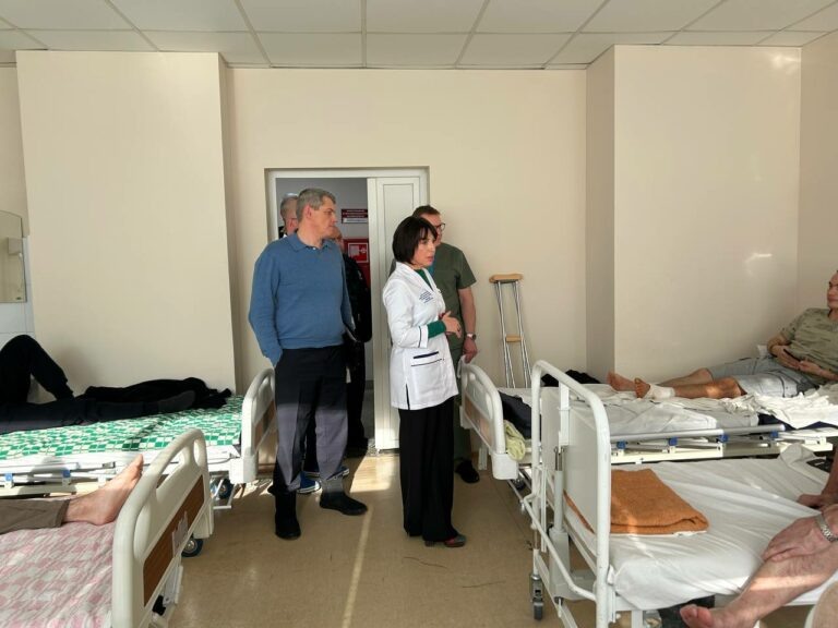    Татьяна Савинова навестила бойцов, которые проходят лечение в Оренбургском центре хирургии Кристина Просвиркина