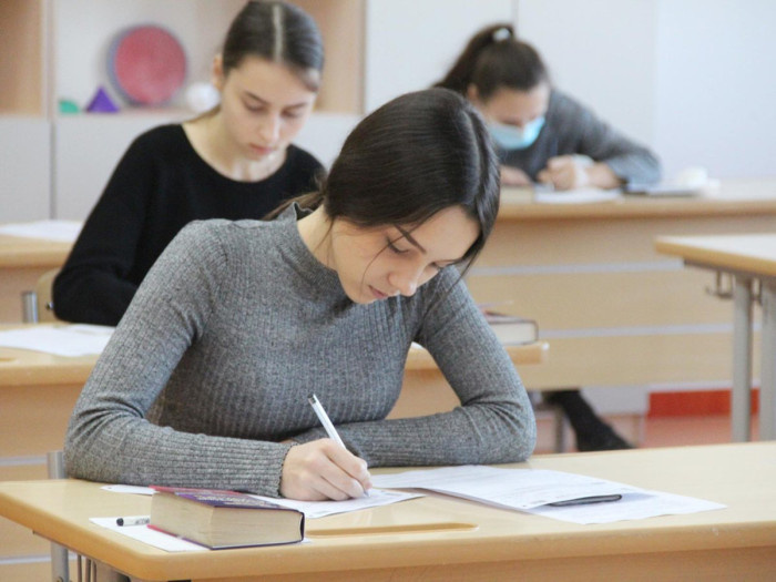    В Оренбуржье 75 учеников 11 классов написали итоговое сочинение в первую резервную дату Кристина Просвиркина