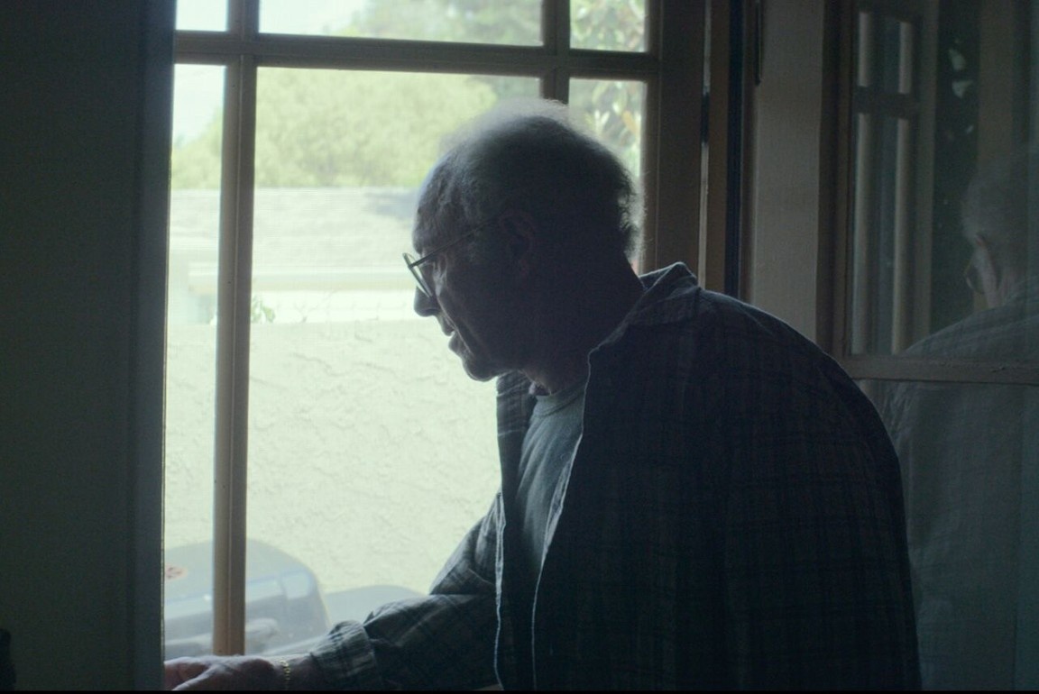 Пролистните изображение, чтобы увидеть следующий кадр из фильма «Хороший сосед» (2016)