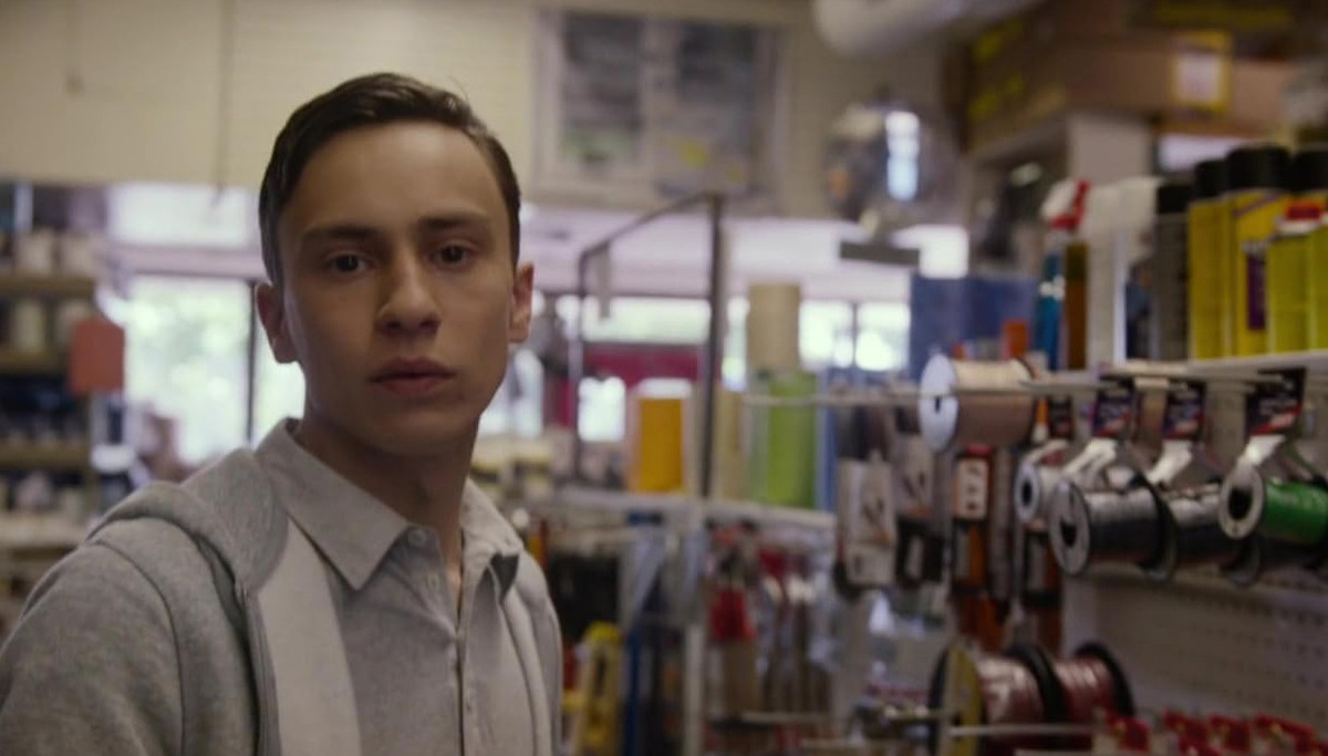 Пролистните изображение, чтобы увидеть следующий кадр из фильма «Хороший сосед» (2016)