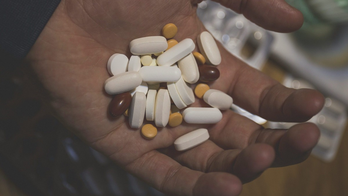    Нельзя принимать антибиотики без показаний, объясняют врачи. Фото: unsplash