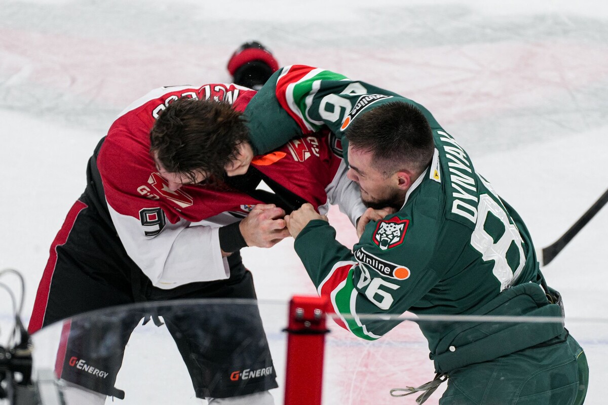 Никита Дыняк против Майкла Маклауда / Источник: ХК «Ак Барс»