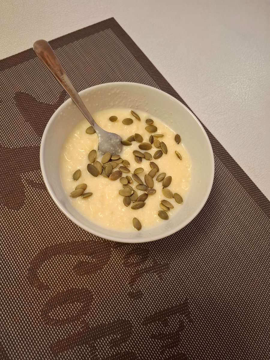 Пшенная каша с тыквенными семечками.