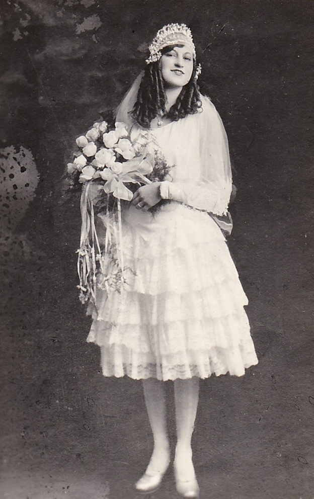 Фотография юной Елены де Ойос.