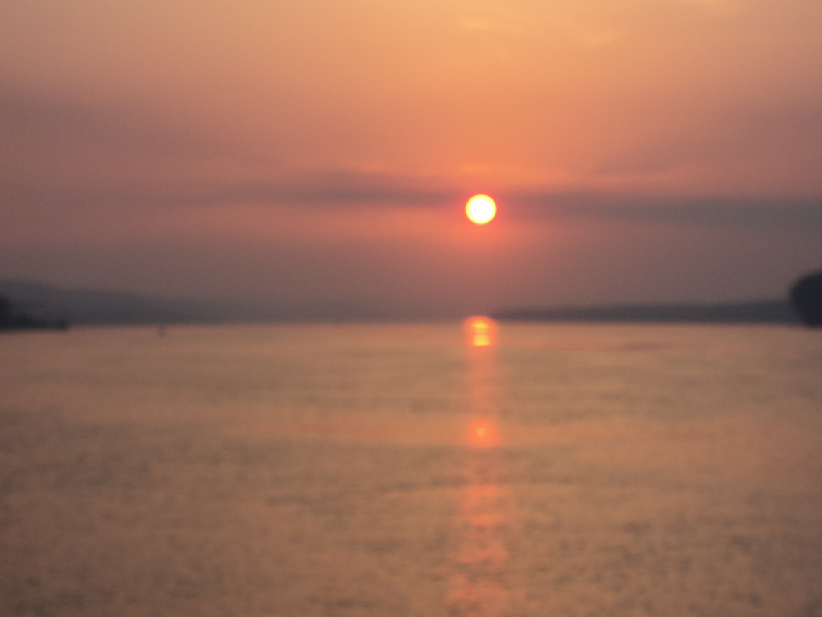 ФОТО ИЗ ЛИЧНОГО АРХИВА АВТОРА.  ЗАКАТ НА ДУНАЕ.