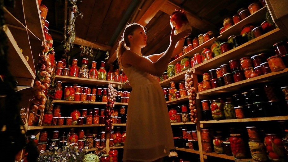    Заготовки в кладовке Автор фото: ТАСС