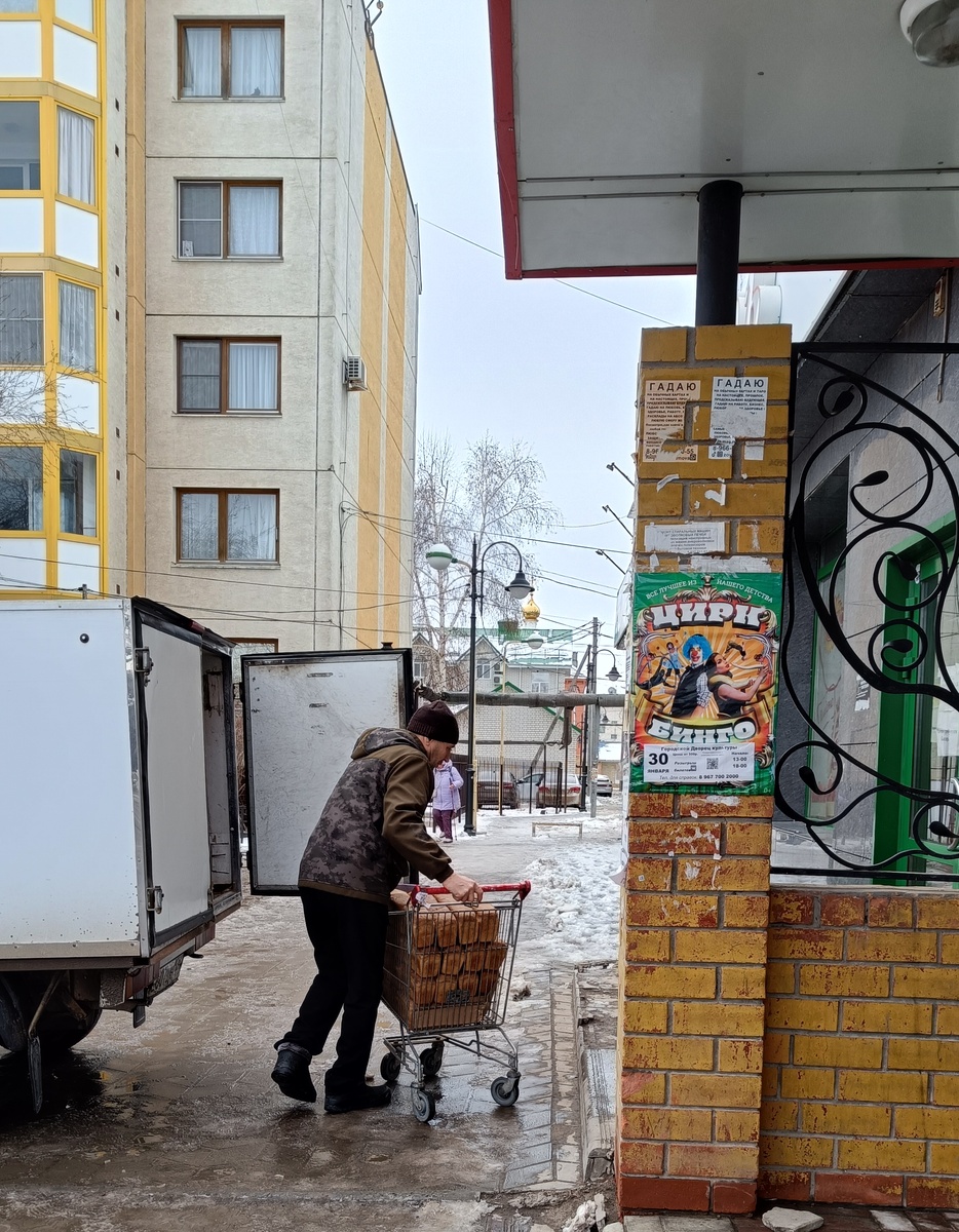 Хлеб привезли свежий 