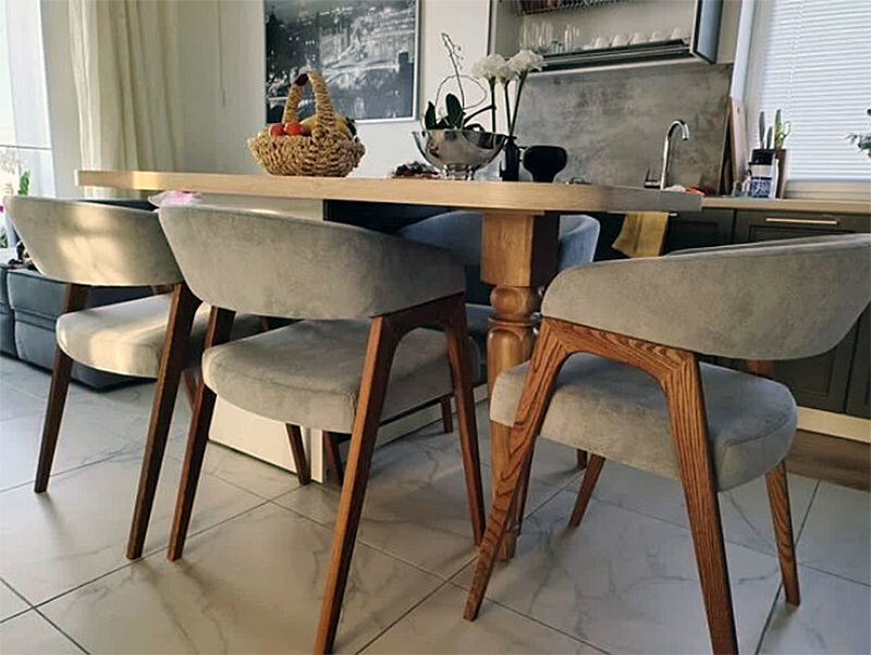 Серый – идеальный цвет обивки стульев. Разбираем его оттенки, особенности сочетания в интерьере и лучшие материалы для стильных и практичных решений.