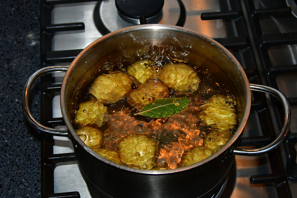 Отвариваем картофель