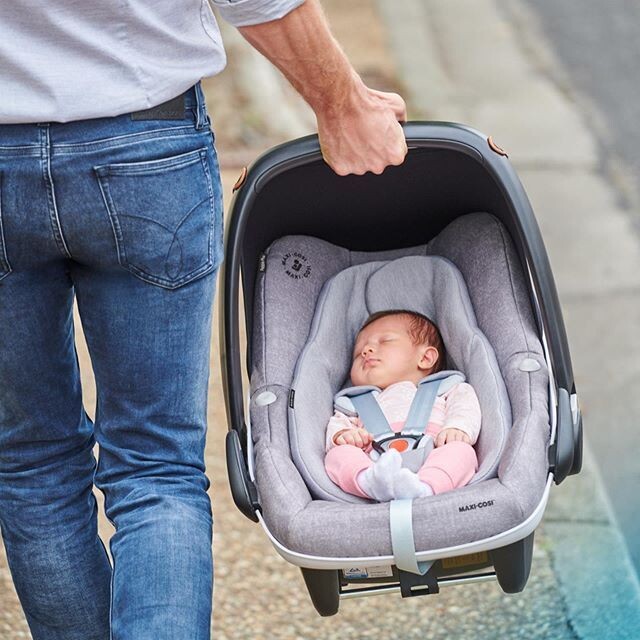 Автокресло Maxi-Cosi Pebble Pro i-Size (0-13 кг), Essential Blue (Голубой). Группа 0+ (с рождения до 13 кг)