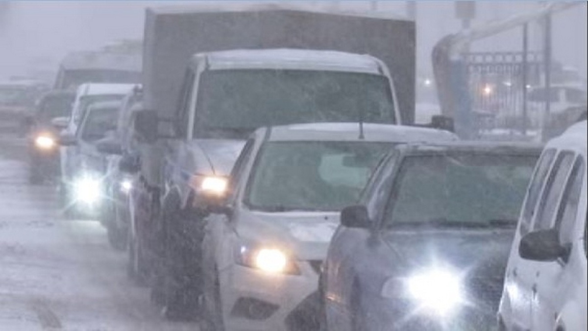    В Курск наконец пришла зима - снегопад добавил работы коммунальным и дорожным службам