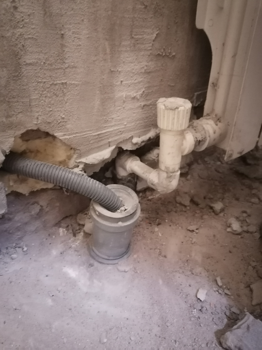 Работа криворуких штукатуров. Ну вот как можно такое делать за деньги??? 