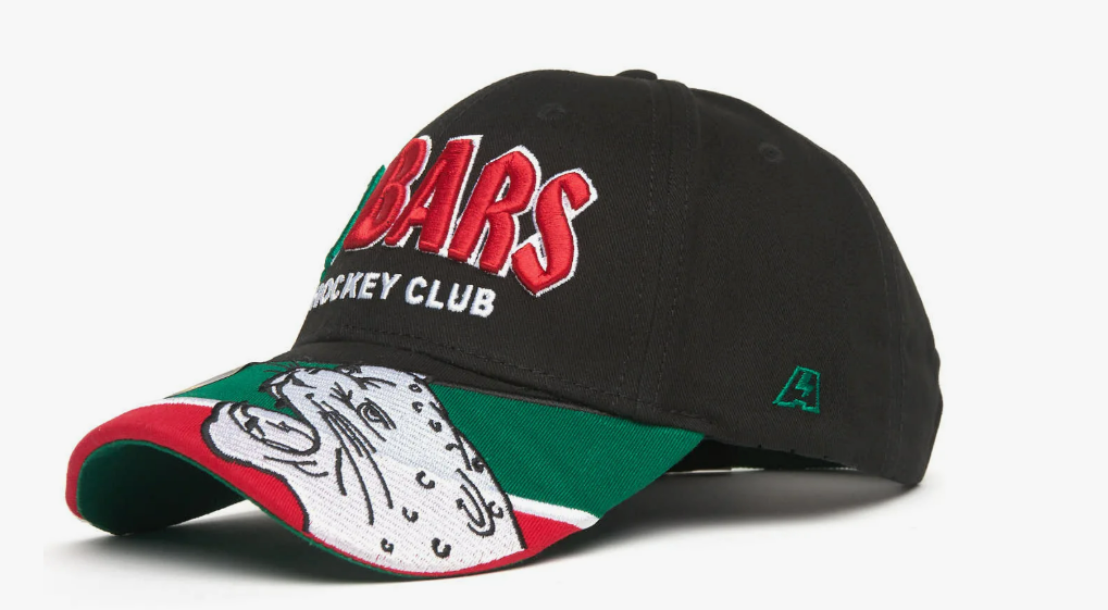 Бейсболки "Ак Барса" опасно бросать на лед. Фото: соцсети