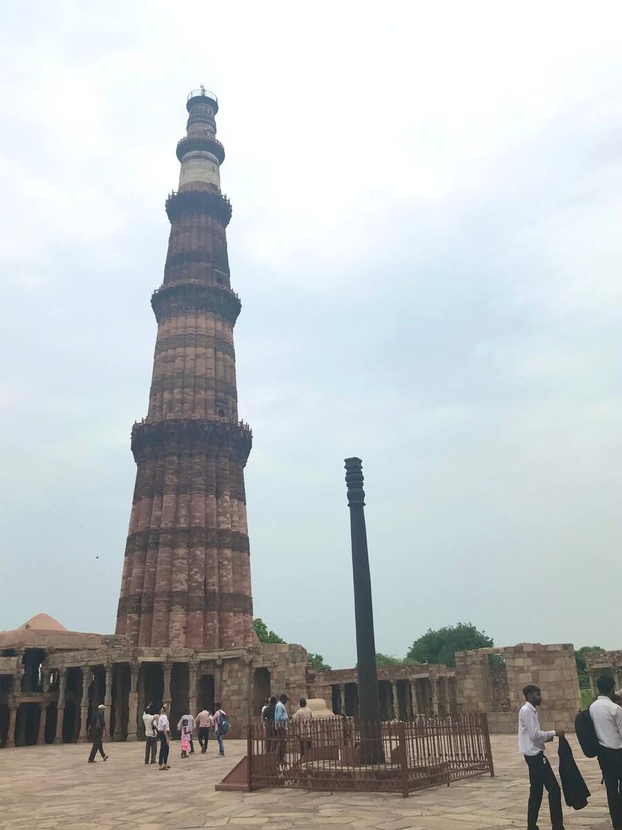 Кутаб-минар и железный столб.