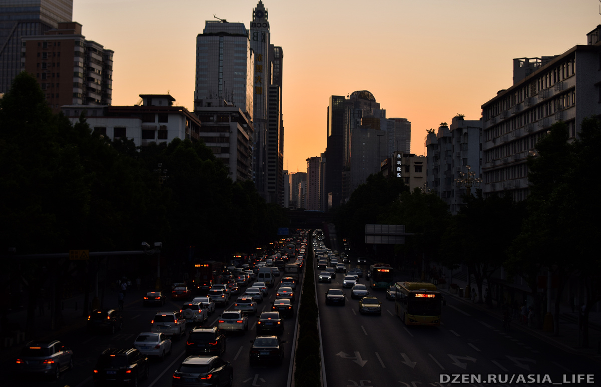 Рассвет в Китае - пробка в 6 утра в крупном городе тут норма 