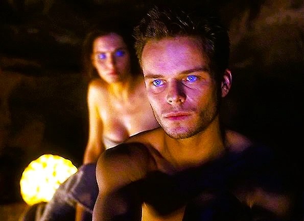 9 забытых фантастических сериалов нулевых, которые превосходят современные