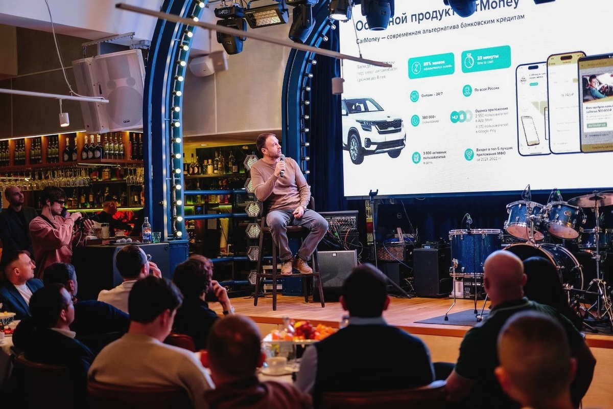 Антон Зиновьев рассказал гостям и участникам Сообщества свою историю успеха