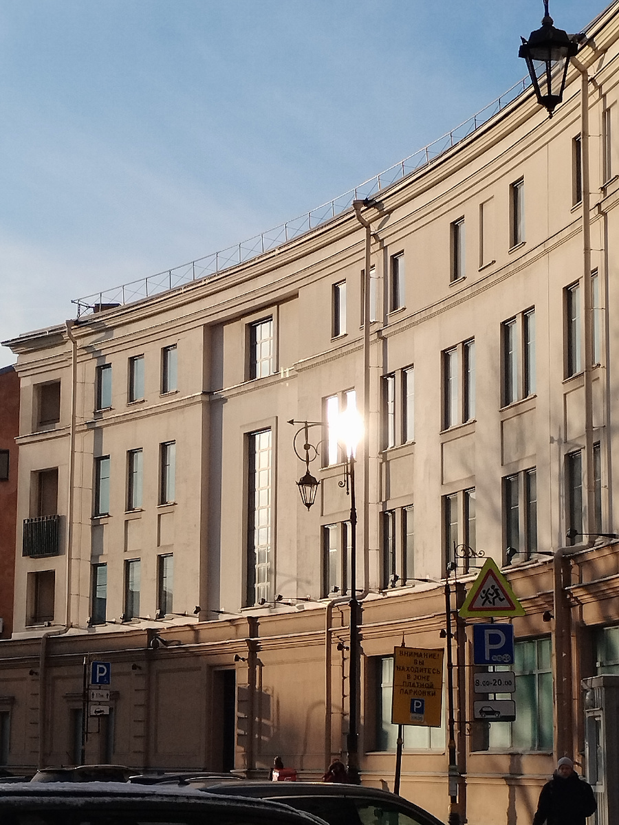 Финское закрытое консульство. Бывшие казармы Преображенского полка.