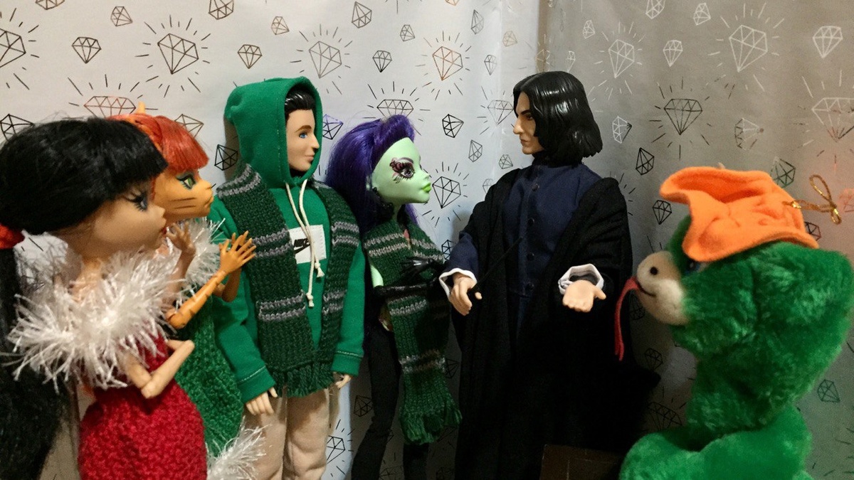 "Студенты, это кобра!" - начал лекцию профессор Снейп