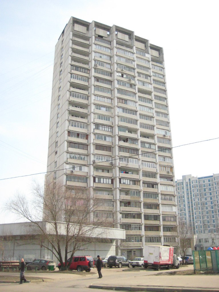 Дом серии II-68-01/22 (Нагатино/Строгино). Фасад со стороны подъезда.