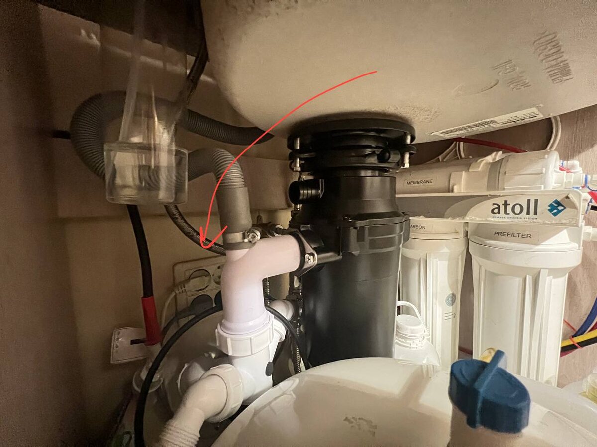 В моей мойке 4 розетки (Посудомойка, утилизатор, варочная панель и стиральная машина)