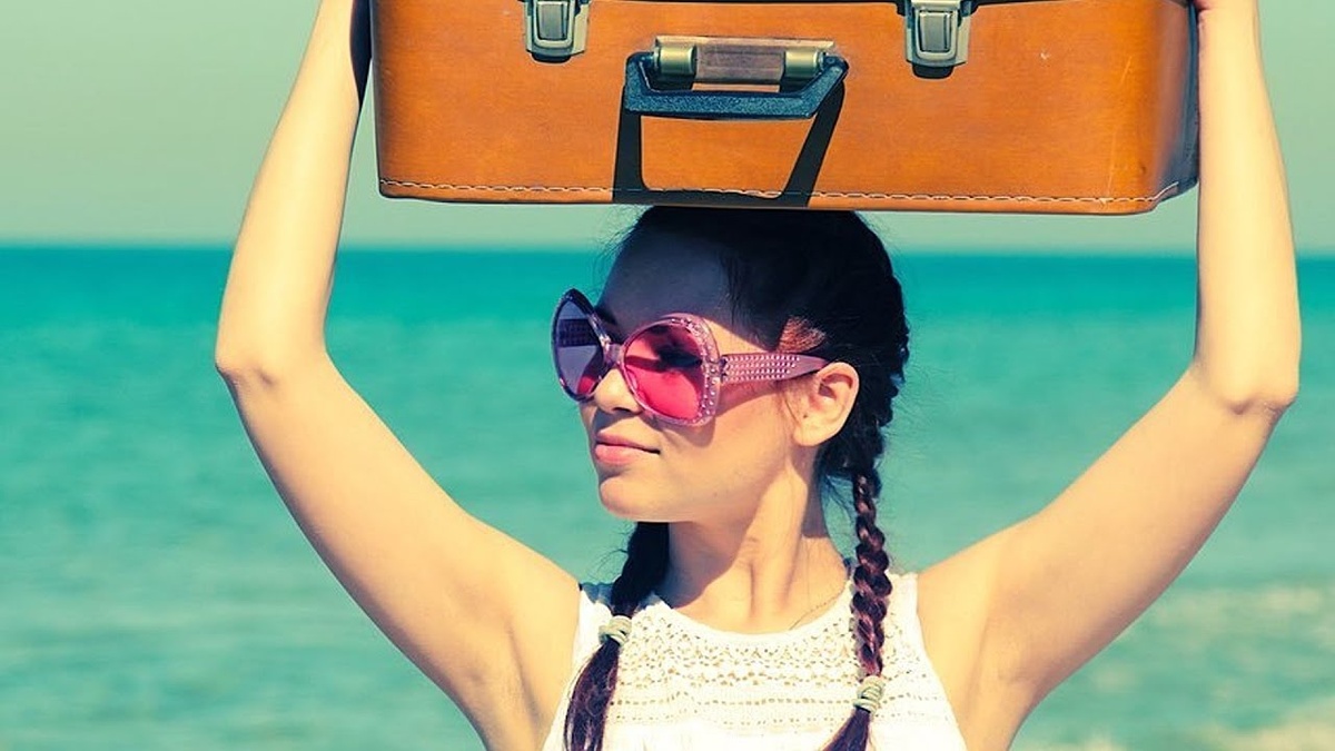 Девушка собираеться на море.Источник :Яндекс Картинки