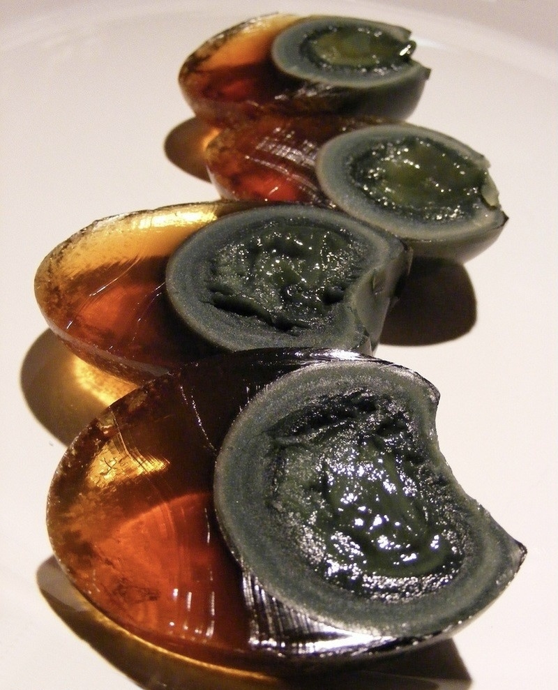 Столетнее утиное яйцо 皮蛋