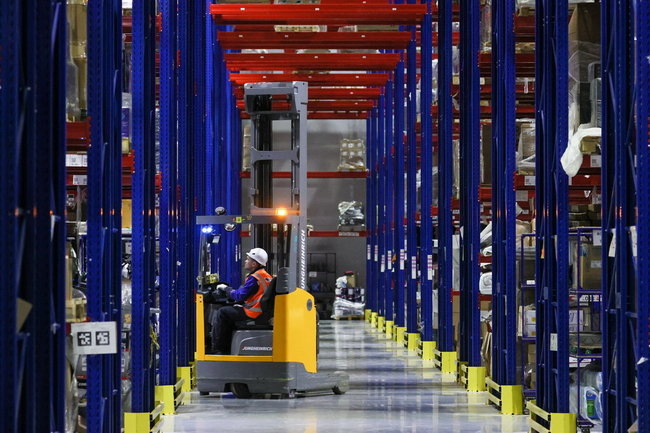    склад хранение рц распределительный центр товар грузчик погрузчик