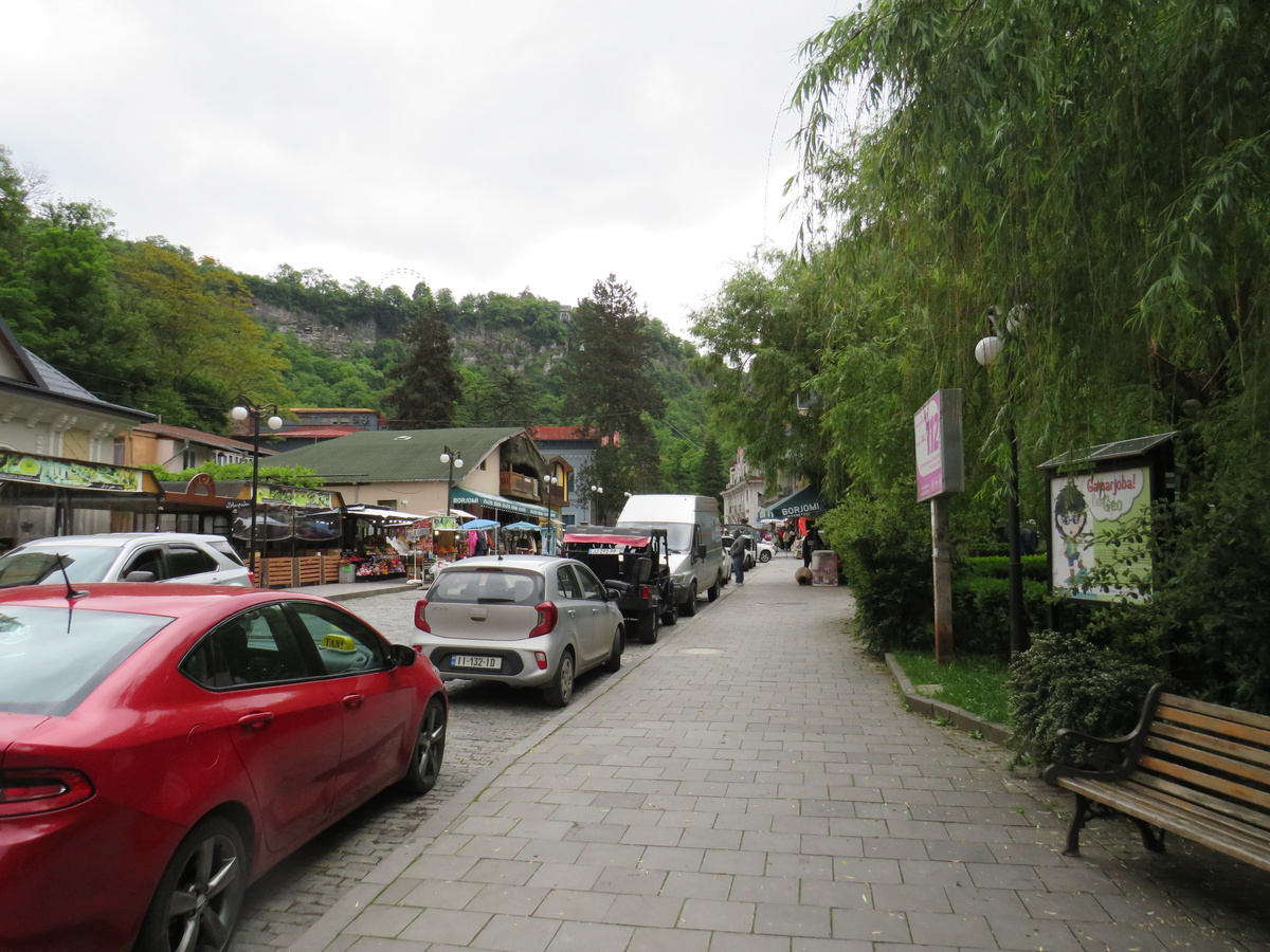 Улица 9 апреля — главная туристическая улица в Боржоми