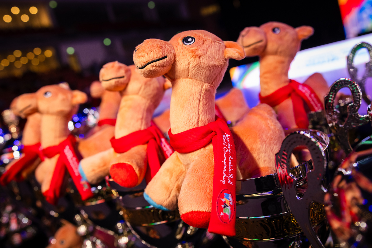 Талисманы Чемпионата Мира по акробатическому рок-н-роллу, верблюжата Абу-Дабики.