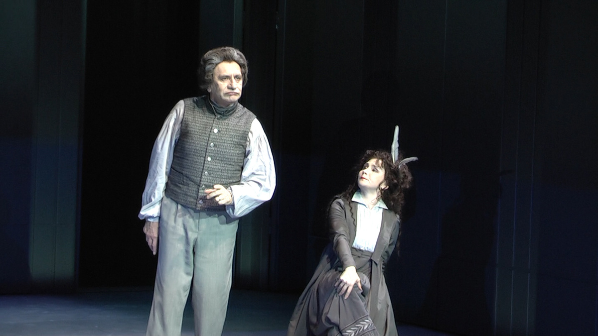 Сцена из спектакля