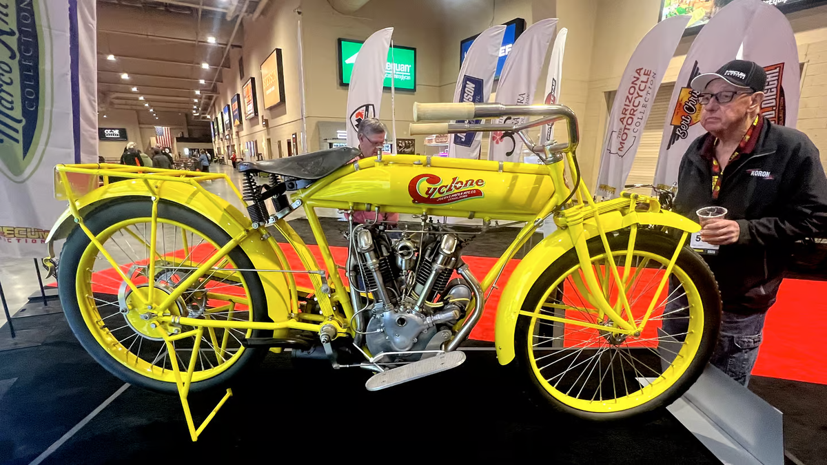 Теперь самым дорогим мотоциклом, когда-либо проданным с молотка, стал Cyclone V-Twin, который ушел за 1 320 000 долларов. К слову, чоппер «Капитан Америка» из фильма «Беспечный ездок» был продан за 1 350 000, но сделка не состоялась. фото newatlas.com