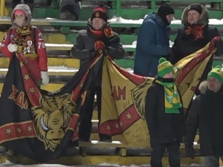     Хабаровский «СКА-Нефтяник» в упорной борьбе уступил «Воднику». Фото: скриншот трансляции ХК "Водник"