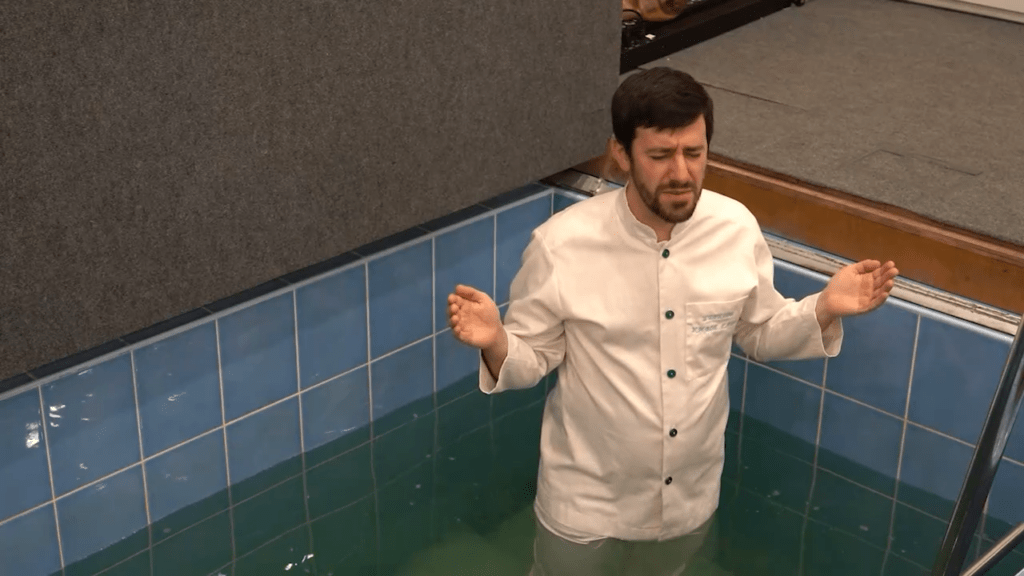 Молитва старшего пастора церкви Егора Фальковича