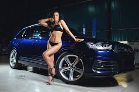 Характеристики Audi Q7 
Год выпуска:	2019
Тип кузова:	SUV
Трансмиссия:	автоматическая
Привод:	4WD
Поколение:	2 поколение
Двигатель:	дизель, 3000 куб.см, 249 л.с.
Расход топлива по трассе:	8.0 л/100км
Расход топлива по городу:	11.0 л/100км
Год приобретения:	2024
Пробег:	72 000 км
Руль:	Левый