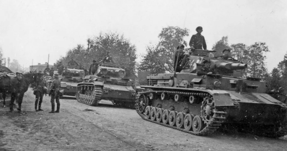 Колонна немецких танков. Источник Яндекс картинки