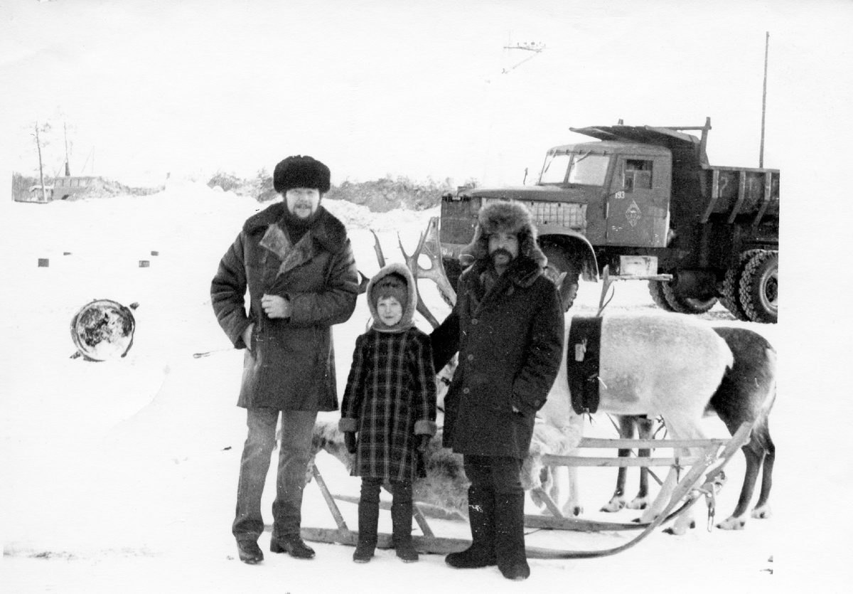Анатолий Лысый (слева) – первый крановщик поселка Муравленковского – на Дне оленевода.