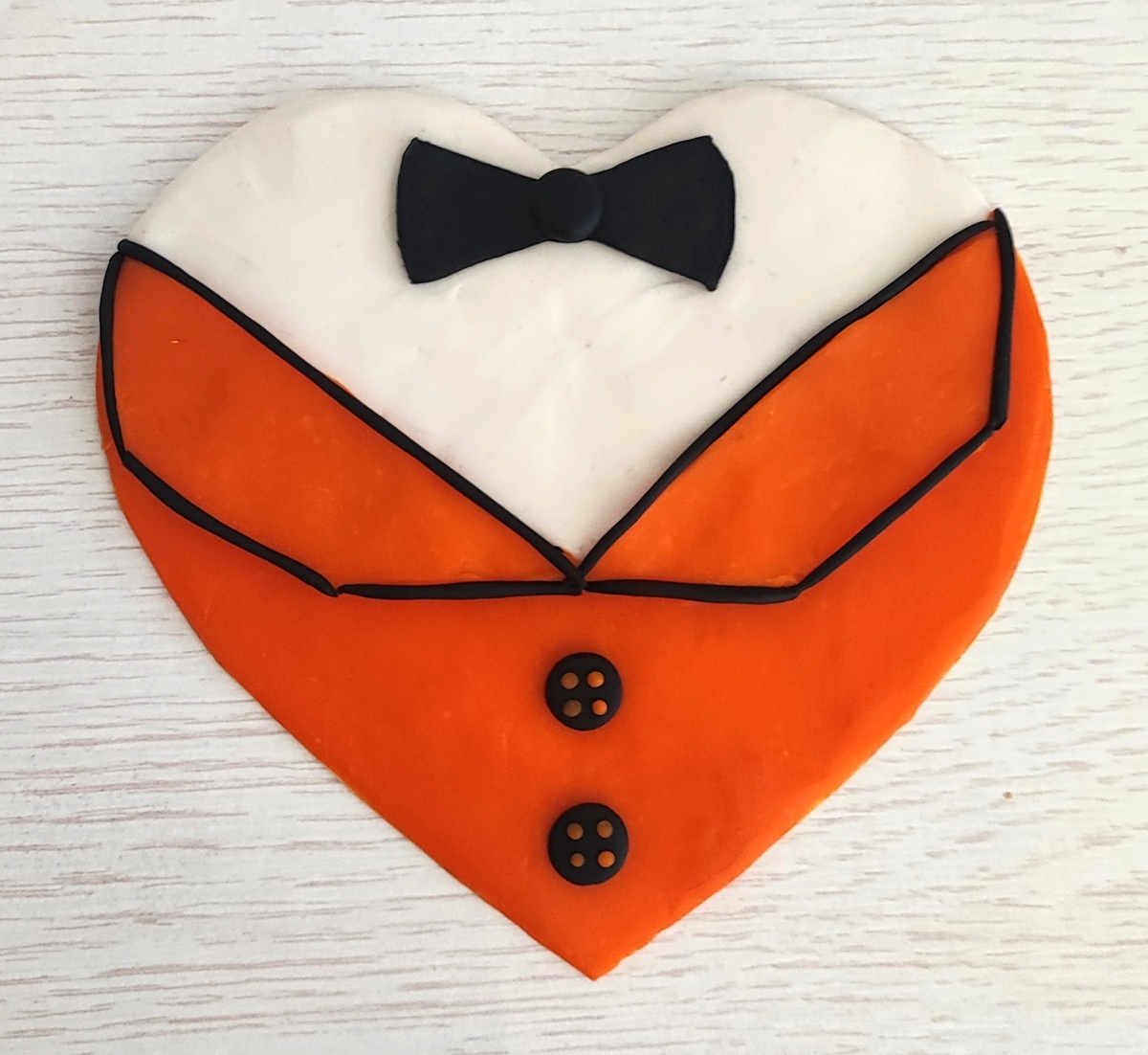 Готовый вариант аппликации сердечка на 23 февраля.